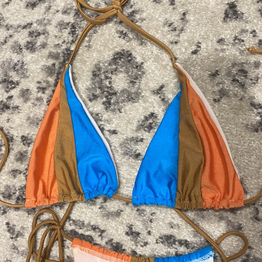 Bikini - Picture 2 of 3